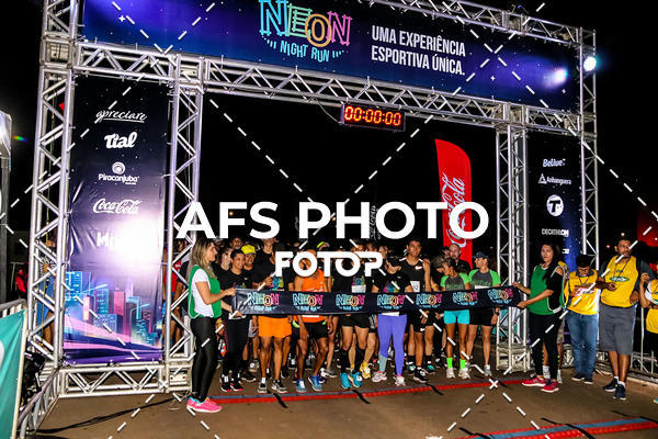 Buy your photos of the eventNeon Night Run 2019 - Brasilia on Fotop