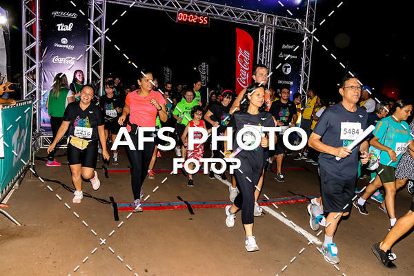 Buy your photos of the eventNeon Night Run 2019 - Brasilia on Fotop
