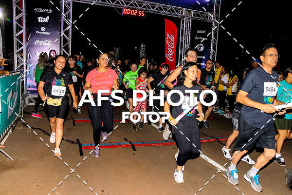 Buy your photos of the eventNeon Night Run 2019 - Brasilia on Fotop