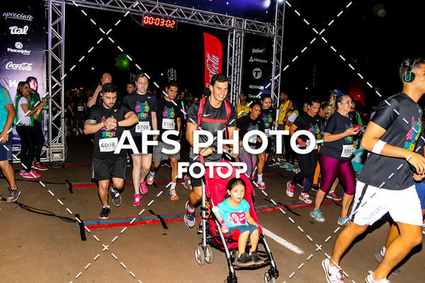 Buy your photos of the eventNeon Night Run 2019 - Brasilia on Fotop