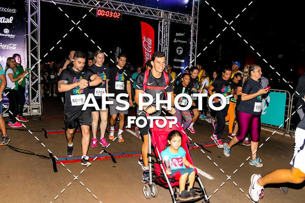 Buy your photos of the eventNeon Night Run 2019 - Brasilia on Fotop