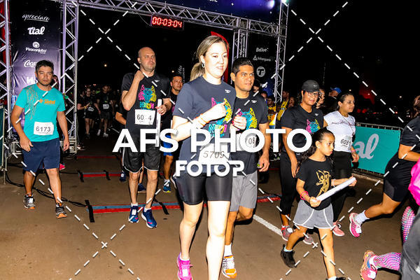 Buy your photos of the eventNeon Night Run 2019 - Brasilia on Fotop