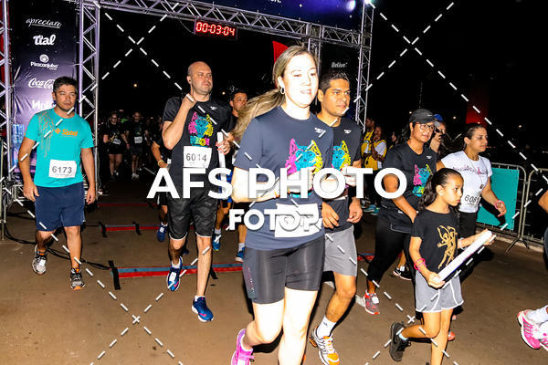 Buy your photos of the eventNeon Night Run 2019 - Brasilia on Fotop