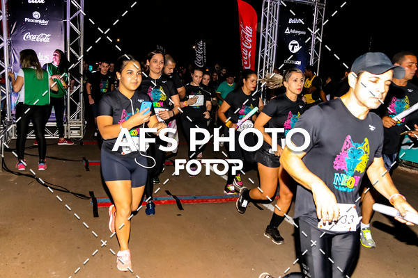 Buy your photos of the eventNeon Night Run 2019 - Brasilia on Fotop