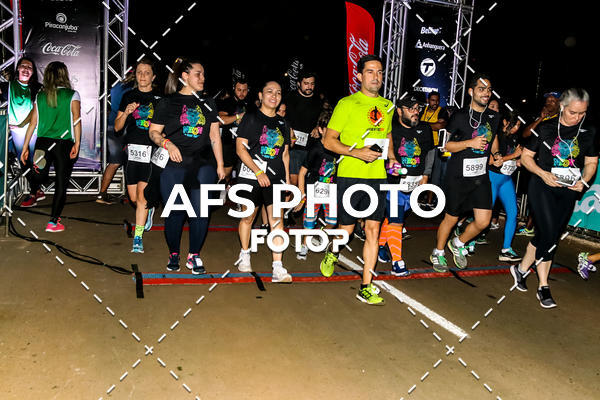 Buy your photos of the eventNeon Night Run 2019 - Brasilia on Fotop
