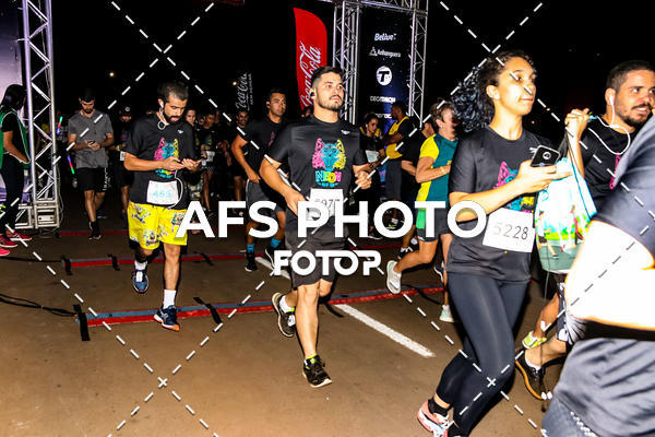 Buy your photos of the eventNeon Night Run 2019 - Brasilia on Fotop