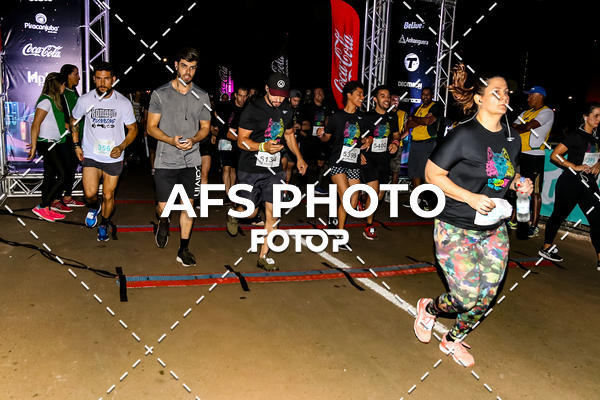 Buy your photos of the eventNeon Night Run 2019 - Brasilia on Fotop