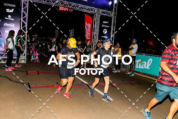 Buy your photos of the eventNeon Night Run 2019 - Brasilia on Fotop