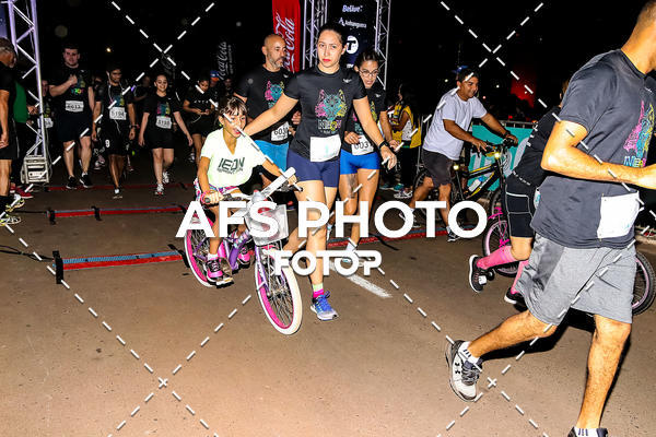 Buy your photos of the eventNeon Night Run 2019 - Brasilia on Fotop