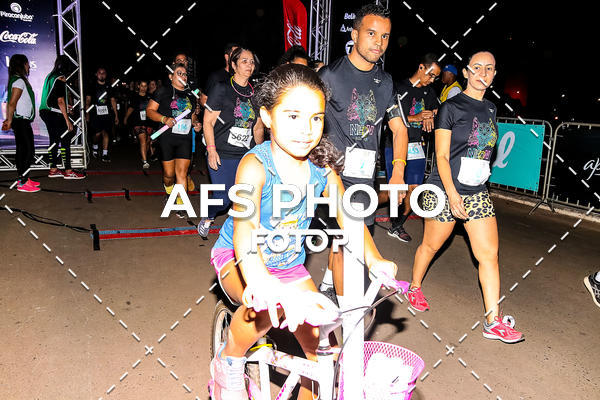 Buy your photos of the eventNeon Night Run 2019 - Brasilia on Fotop