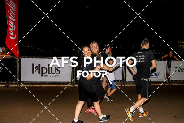 Buy your photos of the eventNeon Night Run 2019 - Brasilia on Fotop