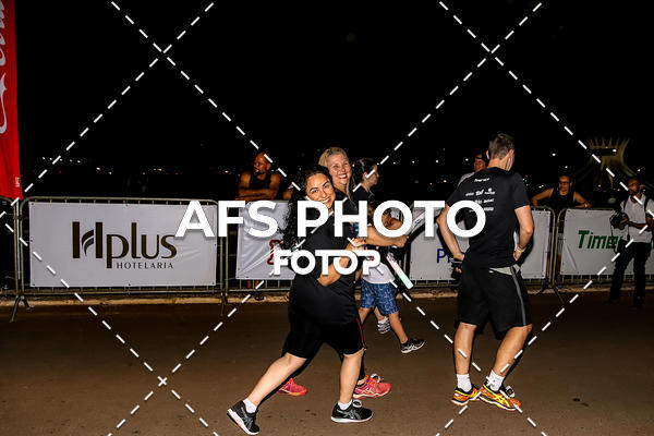 Buy your photos of the eventNeon Night Run 2019 - Brasilia on Fotop