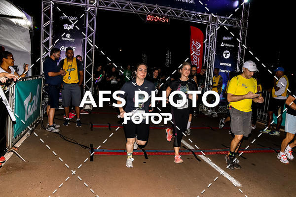 Buy your photos of the eventNeon Night Run 2019 - Brasilia on Fotop