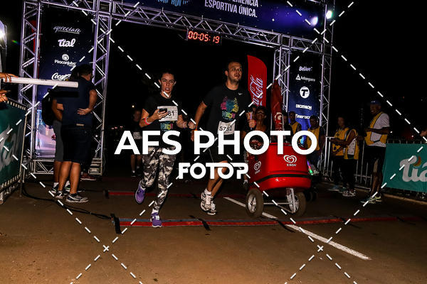 Buy your photos of the eventNeon Night Run 2019 - Brasilia on Fotop