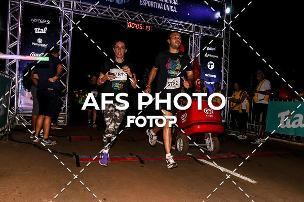 Buy your photos of the eventNeon Night Run 2019 - Brasilia on Fotop