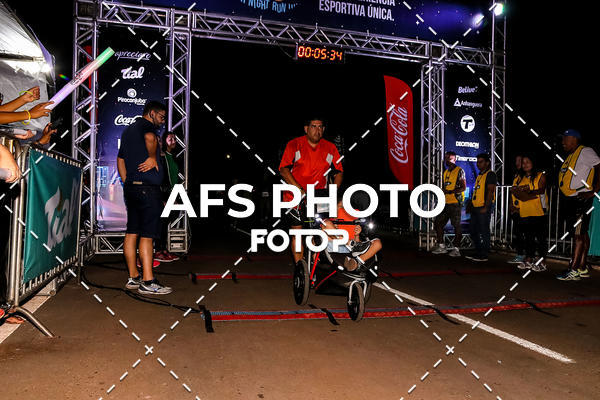 Buy your photos of the eventNeon Night Run 2019 - Brasilia on Fotop