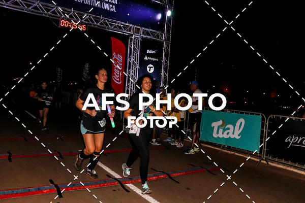 Buy your photos of the eventNeon Night Run 2019 - Brasilia on Fotop