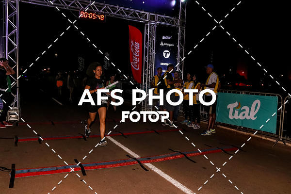 Buy your photos of the eventNeon Night Run 2019 - Brasilia on Fotop