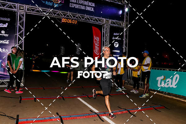 Buy your photos of the eventNeon Night Run 2019 - Brasilia on Fotop