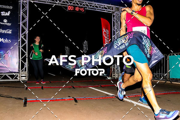 Buy your photos of the eventNeon Night Run 2019 - Brasilia on Fotop