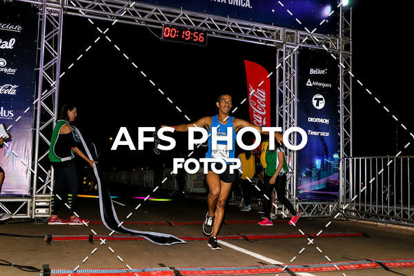 Buy your photos of the eventNeon Night Run 2019 - Brasilia on Fotop