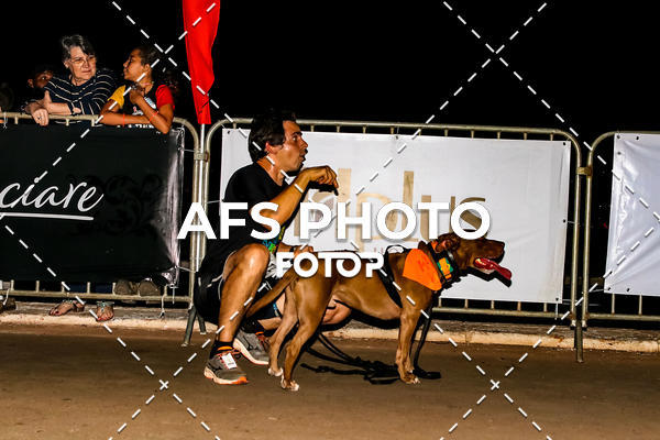 Buy your photos of the eventNeon Night Run 2019 - Brasilia on Fotop