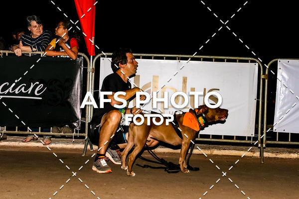 Buy your photos of the eventNeon Night Run 2019 - Brasilia on Fotop