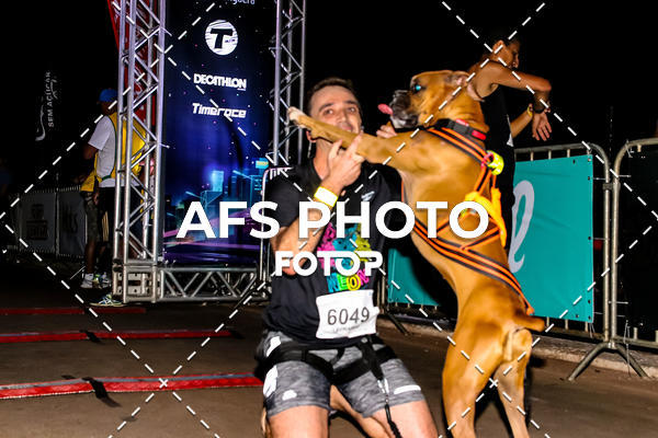Buy your photos of the eventNeon Night Run 2019 - Brasilia on Fotop
