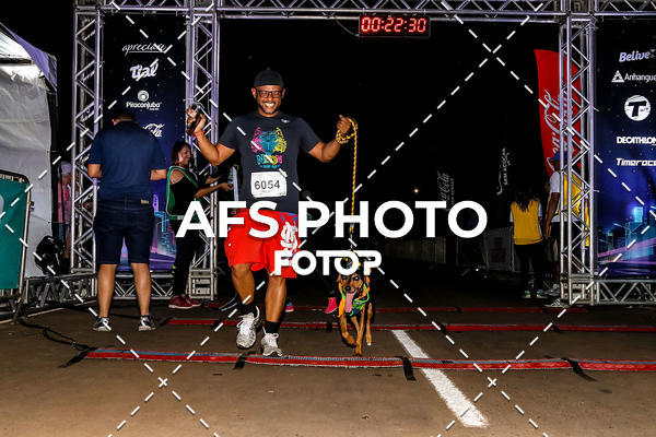 Buy your photos of the eventNeon Night Run 2019 - Brasilia on Fotop