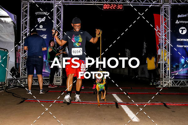 Buy your photos of the eventNeon Night Run 2019 - Brasilia on Fotop