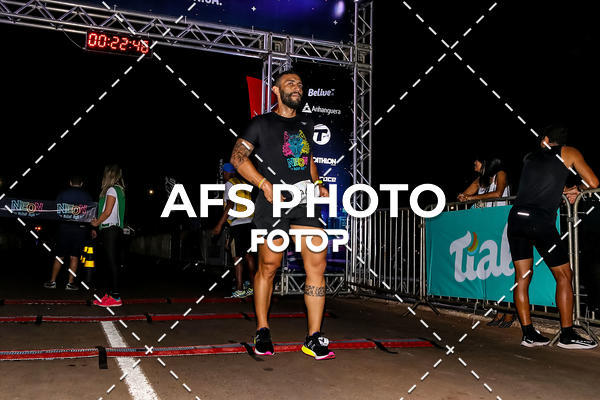 Buy your photos of the eventNeon Night Run 2019 - Brasilia on Fotop