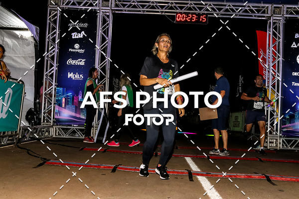 Buy your photos of the eventNeon Night Run 2019 - Brasilia on Fotop