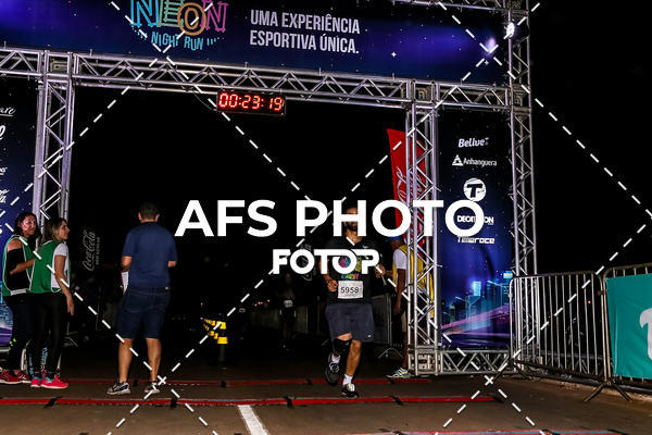 Buy your photos of the eventNeon Night Run 2019 - Brasilia on Fotop