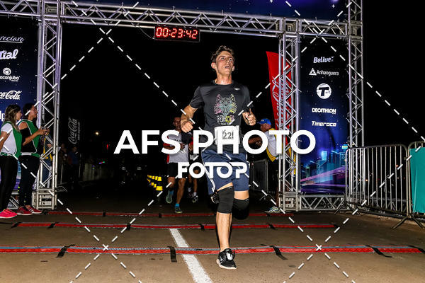 Buy your photos of the eventNeon Night Run 2019 - Brasilia on Fotop