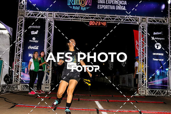Buy your photos of the eventNeon Night Run 2019 - Brasilia on Fotop