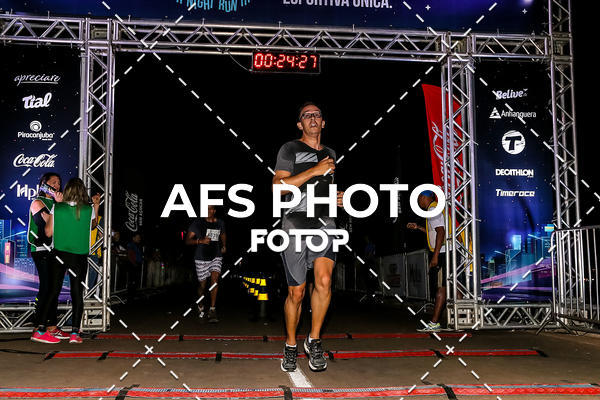 Buy your photos of the eventNeon Night Run 2019 - Brasilia on Fotop