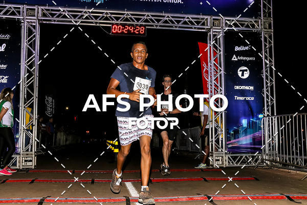 Buy your photos of the eventNeon Night Run 2019 - Brasilia on Fotop