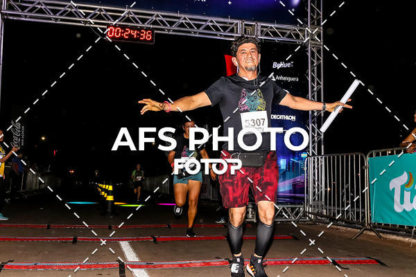 Buy your photos of the eventNeon Night Run 2019 - Brasilia on Fotop