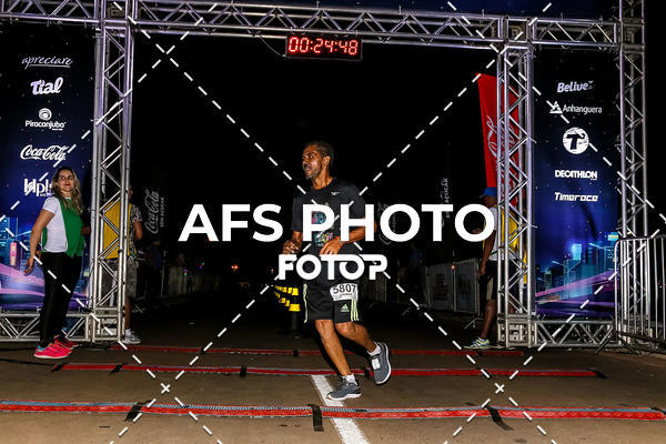 Buy your photos of the eventNeon Night Run 2019 - Brasilia on Fotop