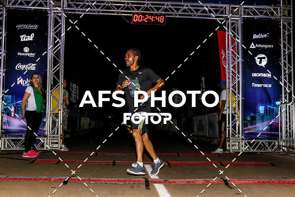 Buy your photos of the eventNeon Night Run 2019 - Brasilia on Fotop