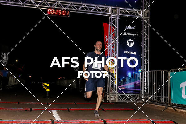 Buy your photos of the eventNeon Night Run 2019 - Brasilia on Fotop