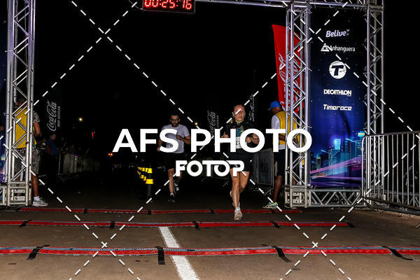 Buy your photos of the eventNeon Night Run 2019 - Brasilia on Fotop
