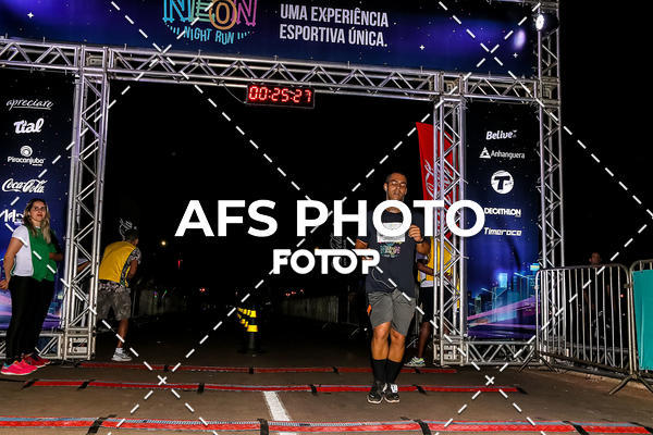 Buy your photos of the eventNeon Night Run 2019 - Brasilia on Fotop