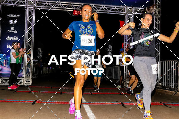 Buy your photos of the eventNeon Night Run 2019 - Brasilia on Fotop
