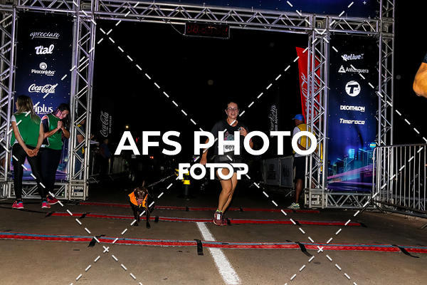 Buy your photos of the eventNeon Night Run 2019 - Brasilia on Fotop