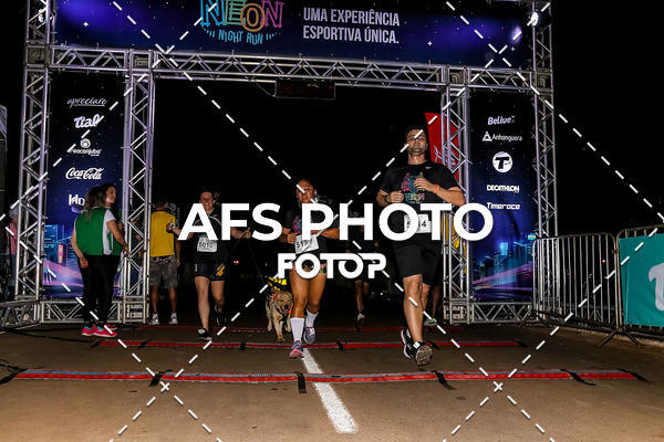 Buy your photos of the eventNeon Night Run 2019 - Brasilia on Fotop