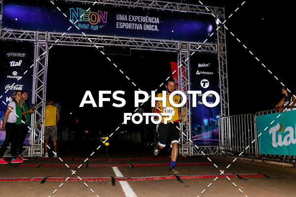 Buy your photos of the eventNeon Night Run 2019 - Brasilia on Fotop