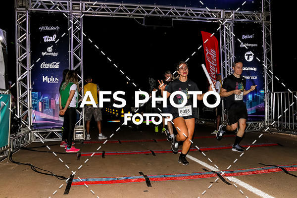 Buy your photos of the eventNeon Night Run 2019 - Brasilia on Fotop