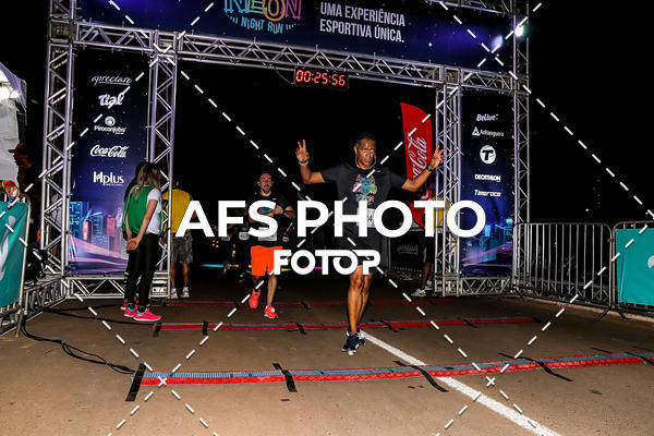 Buy your photos of the eventNeon Night Run 2019 - Brasilia on Fotop