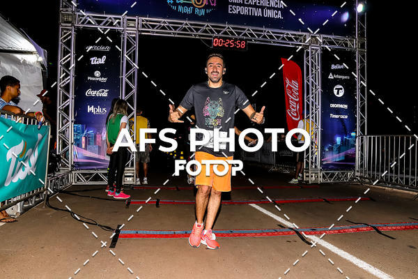 Buy your photos of the eventNeon Night Run 2019 - Brasilia on Fotop